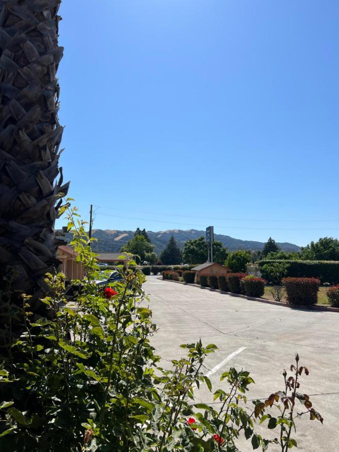 Travel Inn Gilroy Bagian luar foto