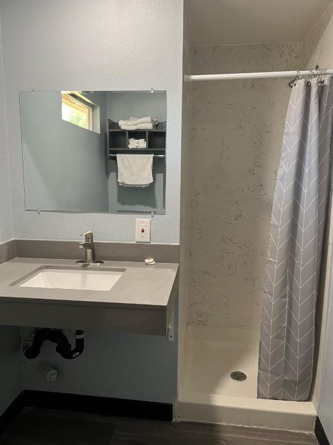 Travel Inn Gilroy Bagian luar foto