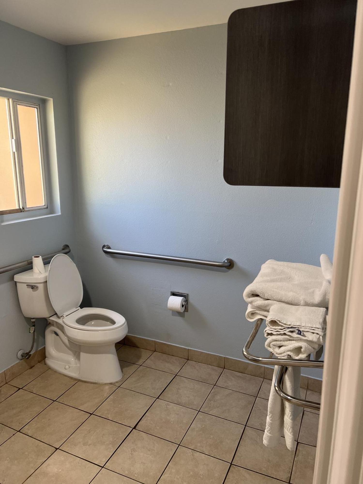 Travel Inn Gilroy Bagian luar foto