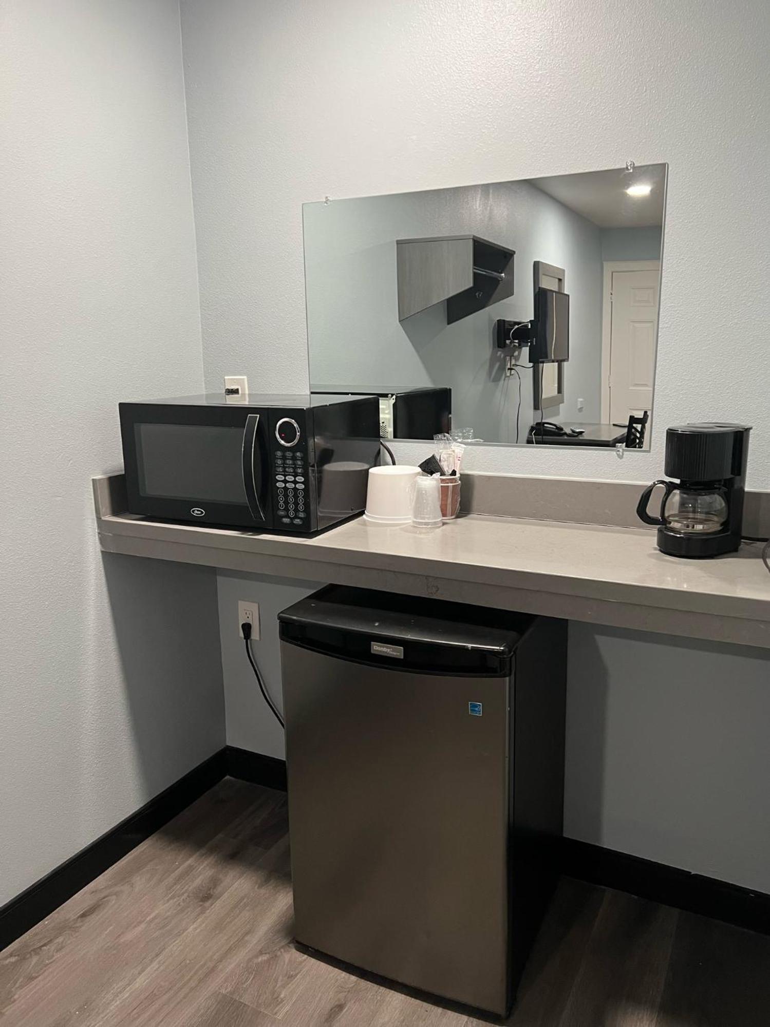 Travel Inn Gilroy Bagian luar foto